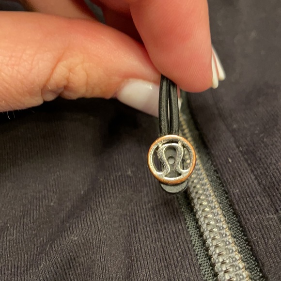 Women's Lululemon jacket - Picture 3 of 4